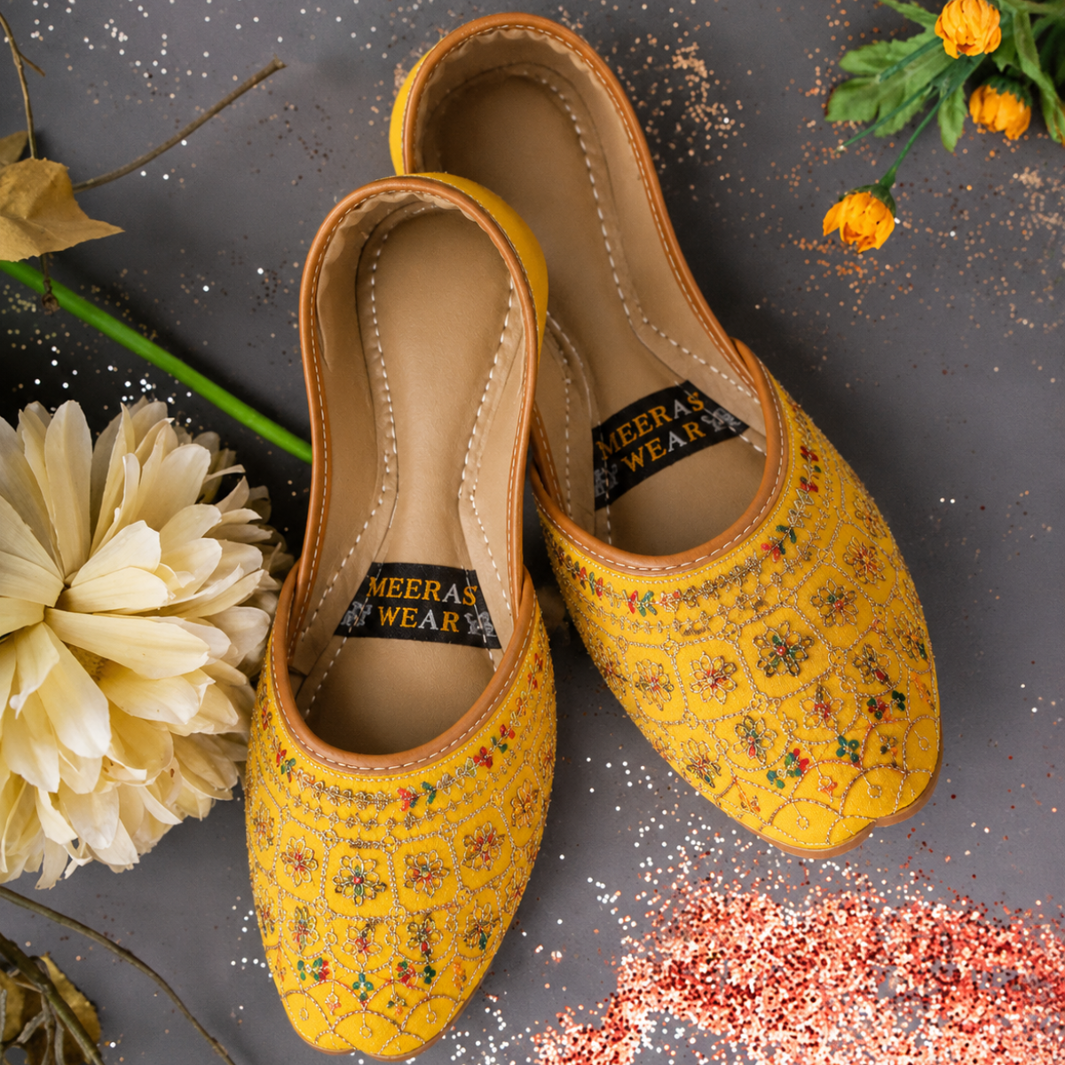 Yellow embroidered ladies khussa with floral detailing